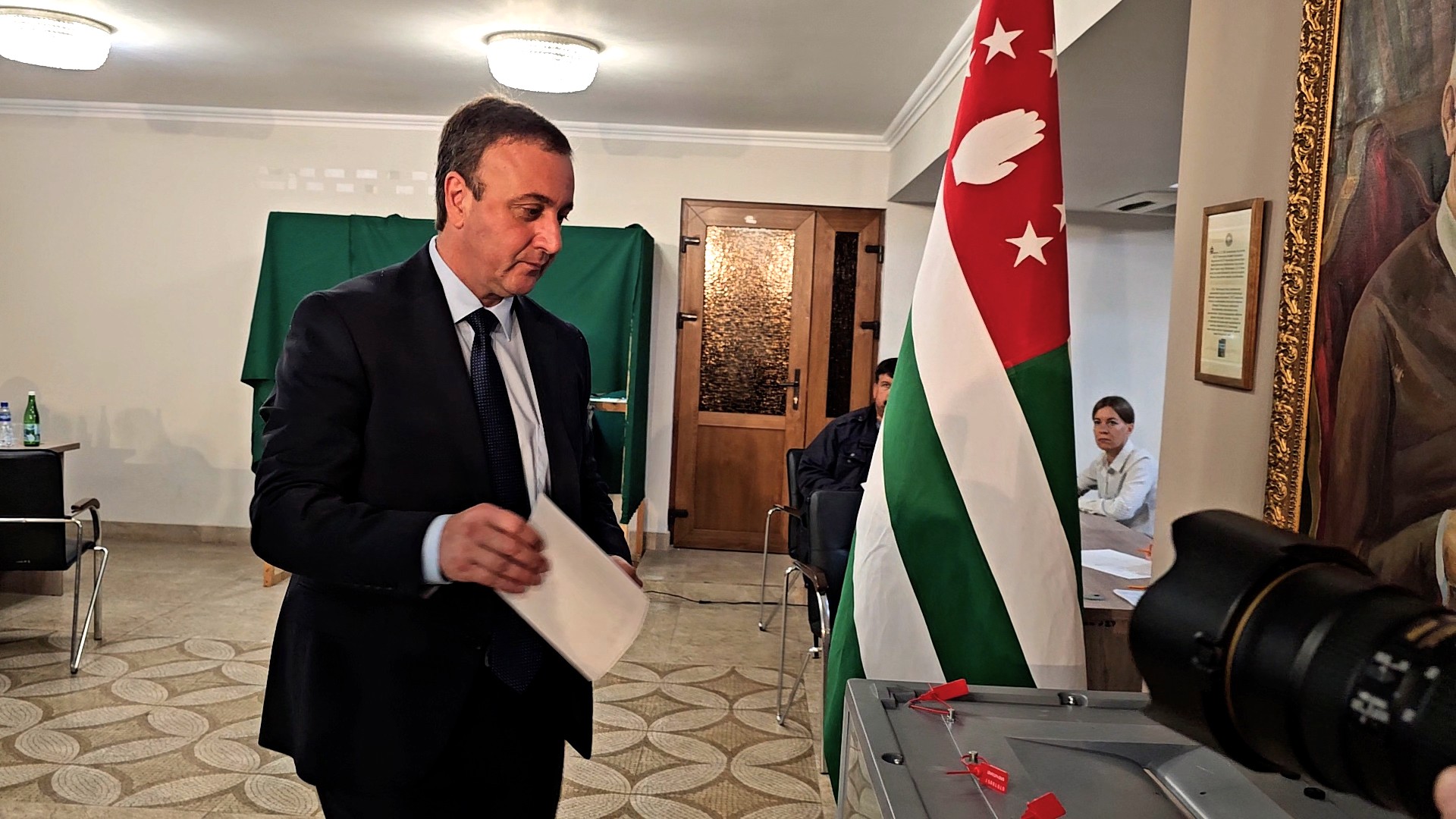 Премьер-министр проголосовал на выборах в Государственную Думу РФ