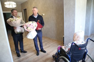 Вице-премьеры поздравили ветеранов ВОВ Евдокию Котлярову и Марию Косолапову с Днем Победы