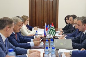 Владимир Делба и Сергей Назаров обсудили реализацию программы соцэкономразвития 