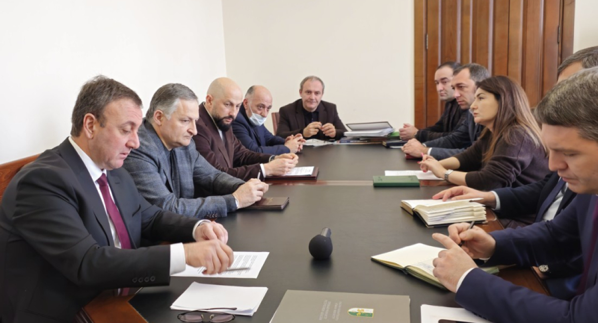 Владимир Делба провел совещание, посвященное оказанию социальной поддержки гражданам