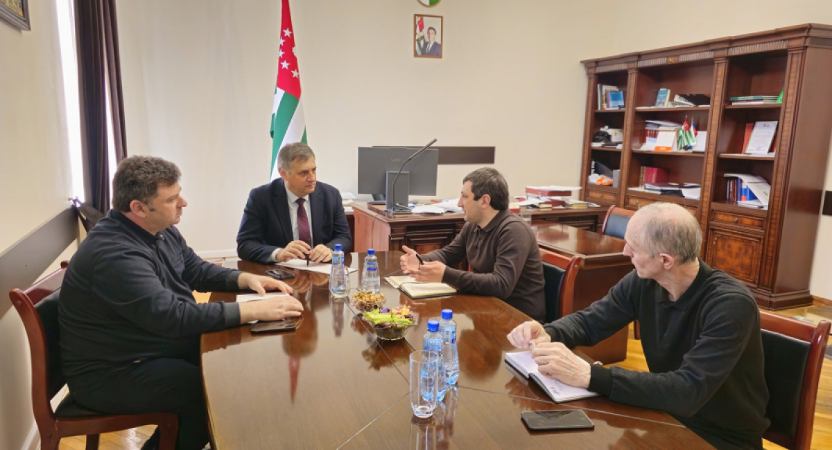 Вараздат Миносян провел совещание, на котором обсудили санитарно-эпидемиологическую обстановку в столице