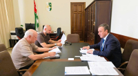 Премьер-министр провел встречу с начальником УКС и гендиректором ГК «Апсныргылара»