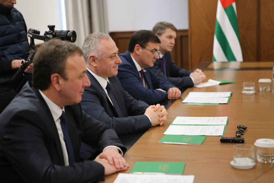 Владимир Делба принимает участие во встрече президента Абхазии и министра экономического развития Российской Федерации