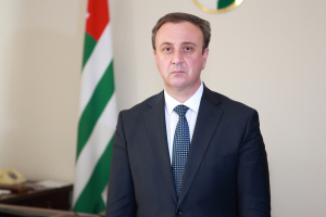 Премьер-министр поздравил руководство и коллектив Министерства по налогам и сборам с профессиональным праздником