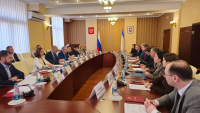 В Симферополе проходит Шестое заседание Совместной комиссии по сотрудничеству между Советом министров Республики Крым и Кабинетом министров Республики Абхазия