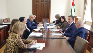 Владимир Делба провел рабочее совещание по оказанию поддержки педагогическим работникам в сельских образовательных учреждениях