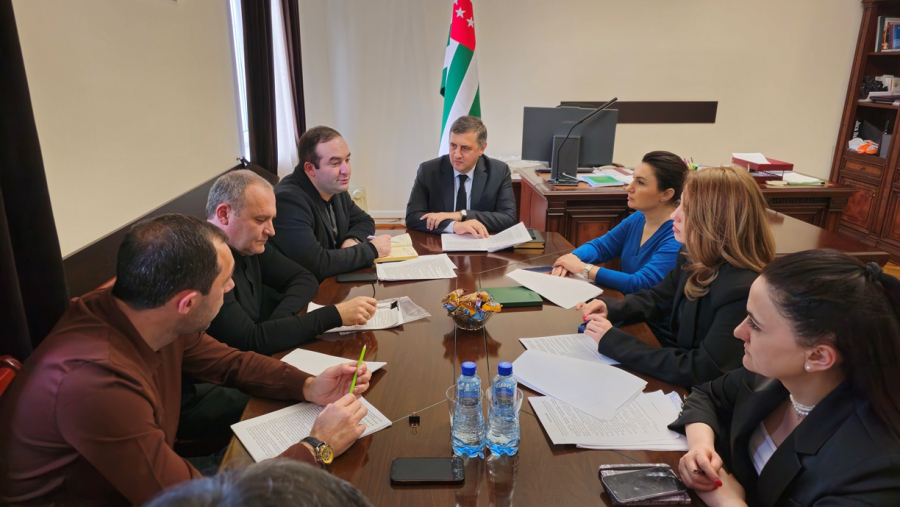 Вараздат Миносян провел совещание по вопросам оказания поддержки населению в улучшении жилищных условий