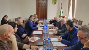 Джансух Нанба провел заседание Госкомиссии по увековечению памяти Станислава Лакоба