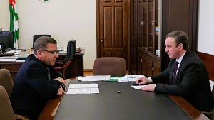 Премьер-министр и председатель Фонда социального страхования обсудили вопросы повышения социальных выплат